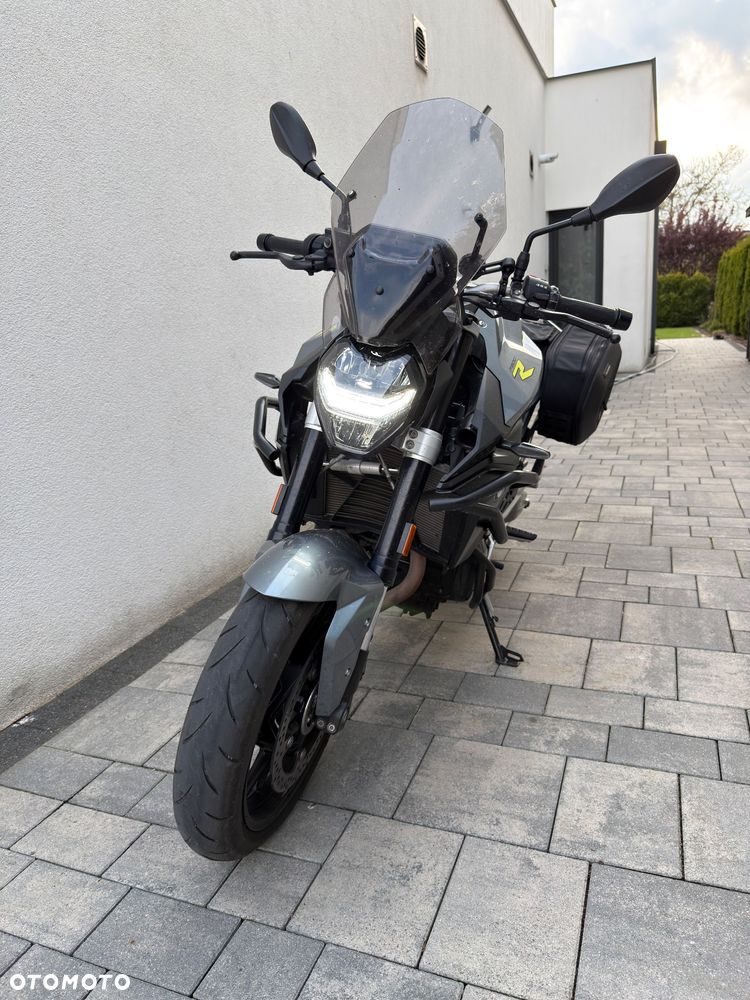 BMW F - 4