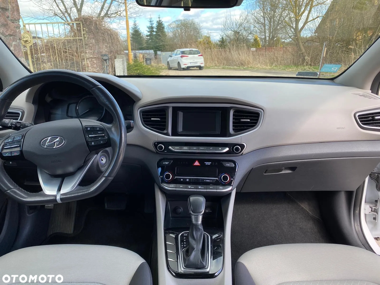Hyundai IONIQ hybrid Business - 11