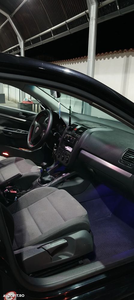 Volkswagen Jetta 2.0 TDI Sportline - 3