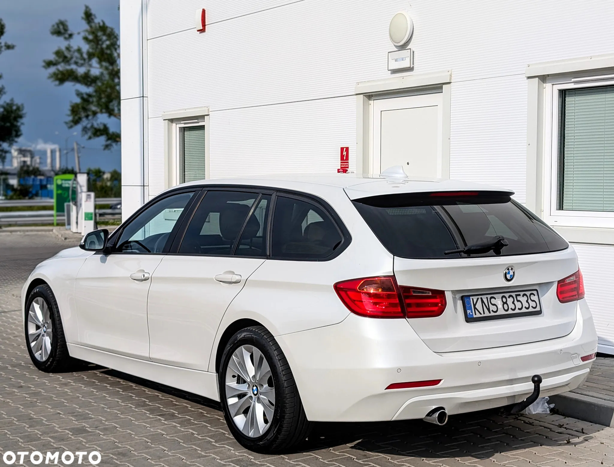 BMW Seria 3 320d DPF Touring Edition Exclusive - 4