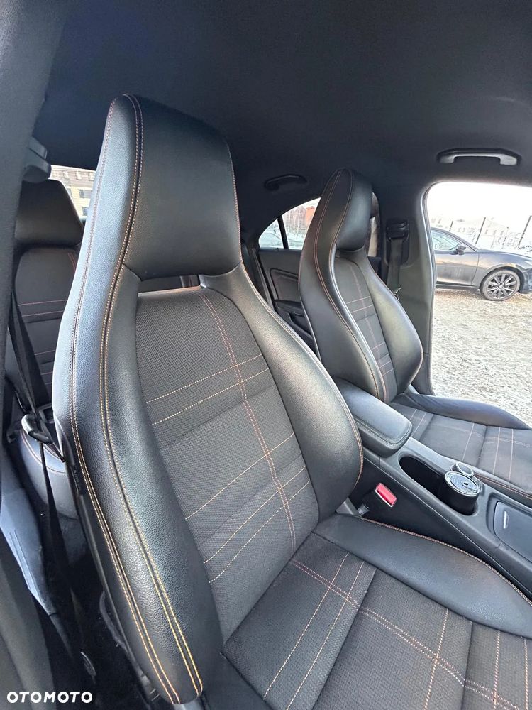 Mercedes-Benz CLA 180 7G-DCT - 7