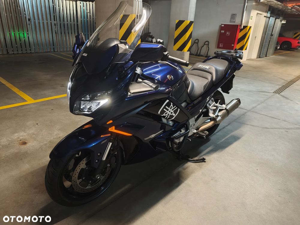 Yamaha FJR - 6