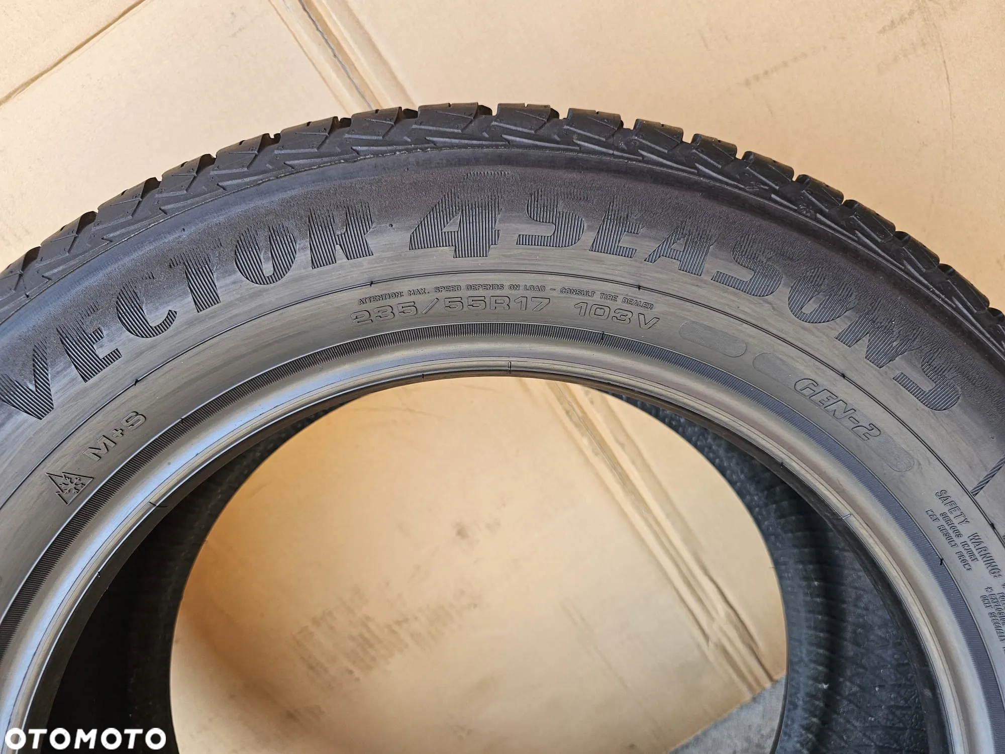 (O127) 235/55R17 103V 7,7mm 17r XL / GoodYear Vector 4Seasons - 6