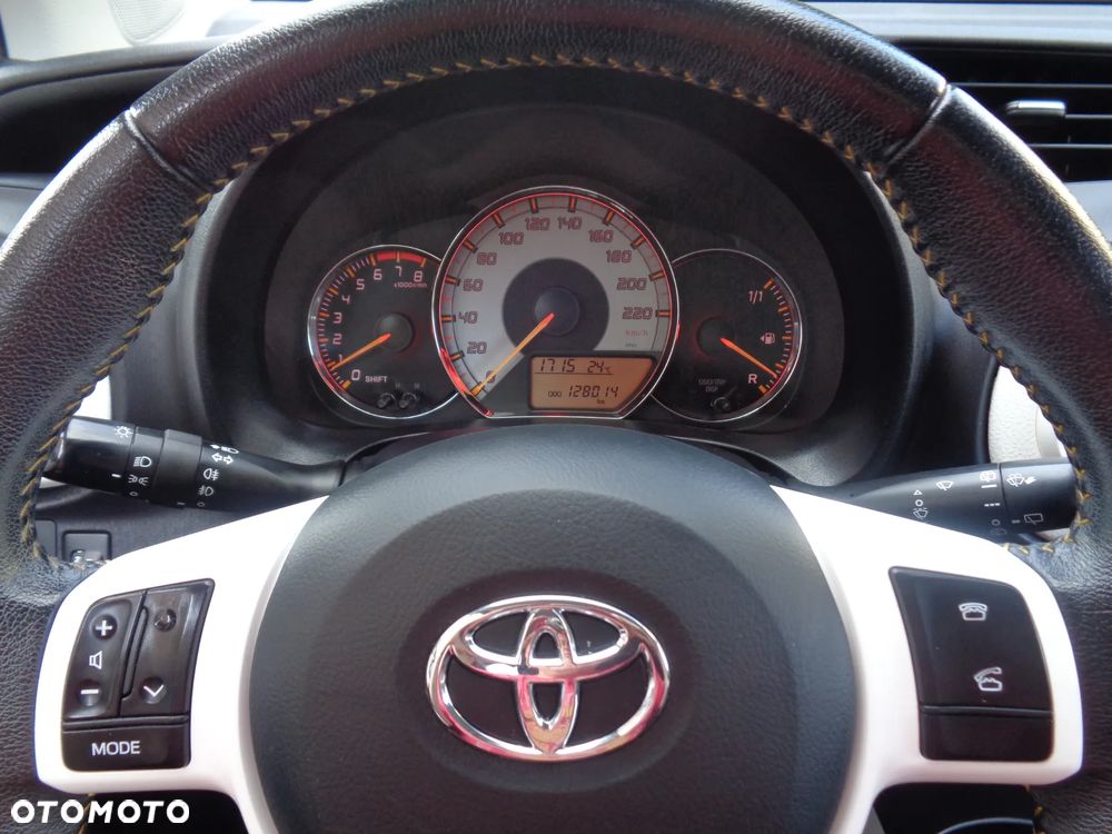 Toyota Yaris 1.0 Premium - 37