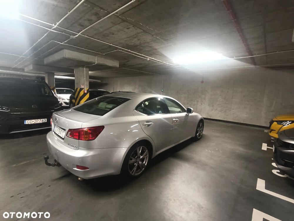 Lexus IS 220 D Prestige - 8