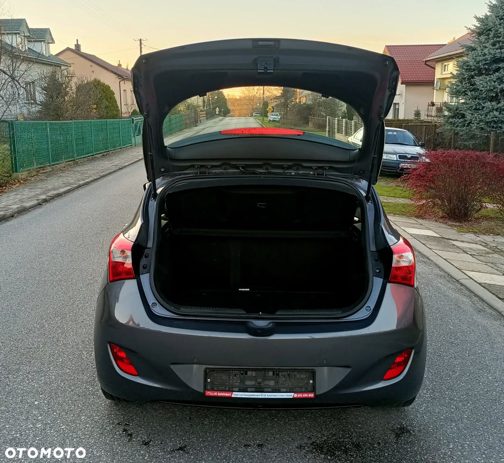 Hyundai i30 1.4 Classic + - 12