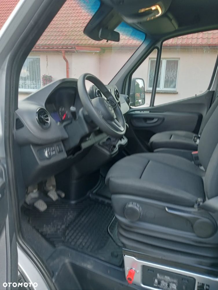 Mercedes-Benz Sprinter 907 - 11