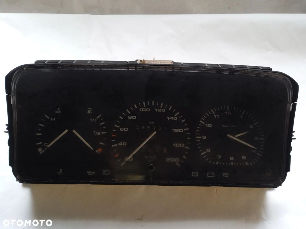 LICZNIK ZEGARY VWTRANSPORTER T4 2.4D 81117657 701919033DK