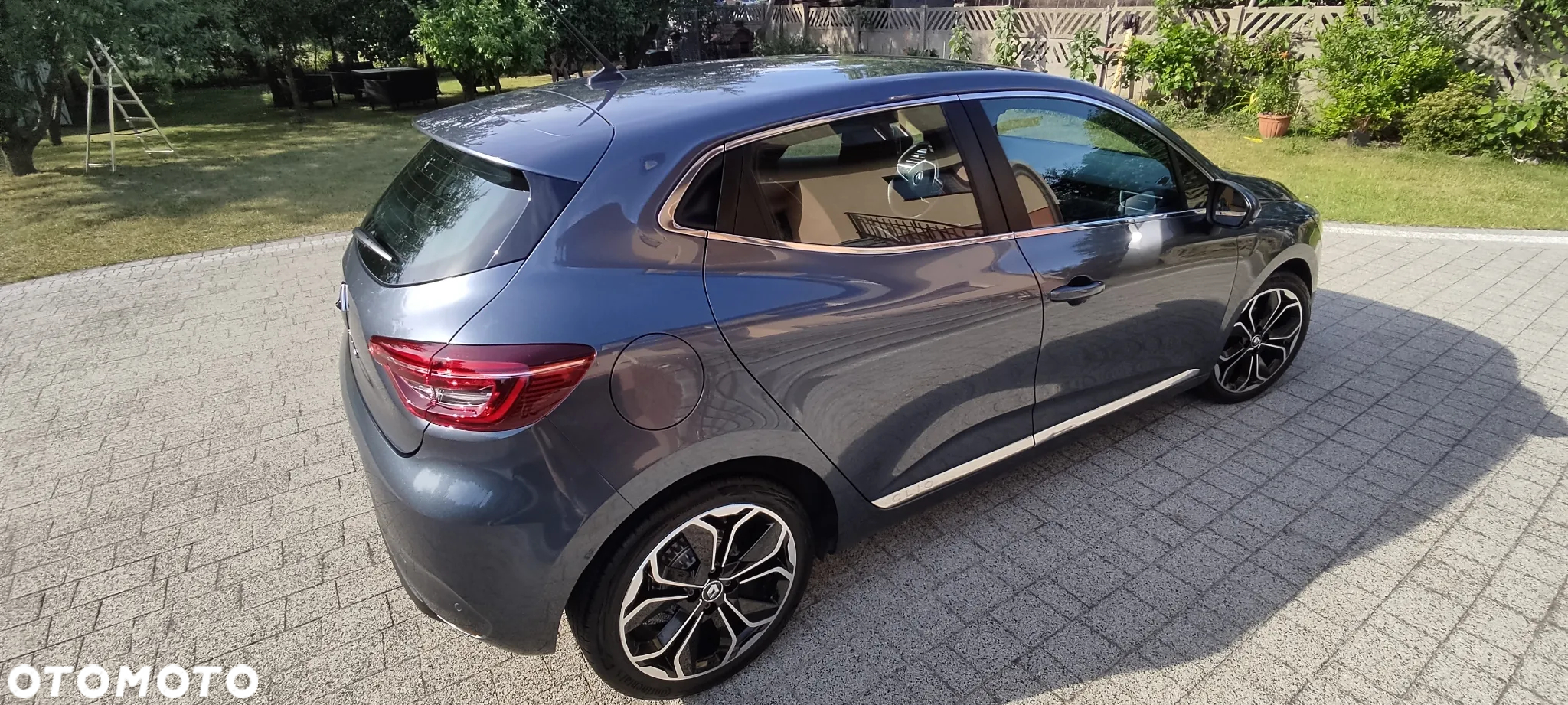 Renault Clio TCe 100 INTENS - 24