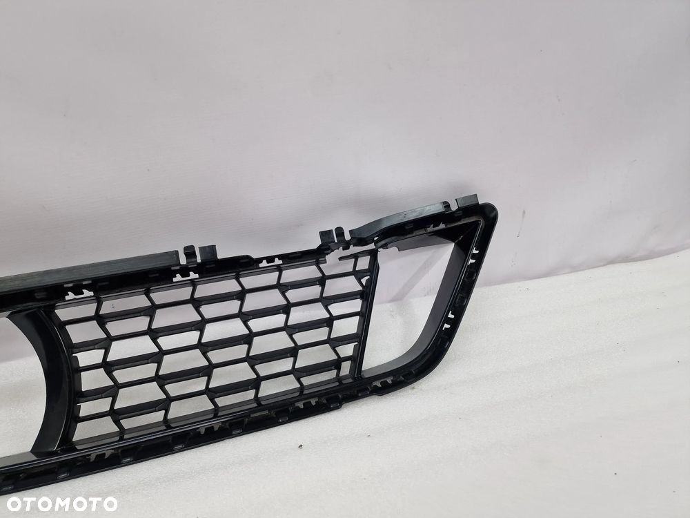 BMW G30 / G31 LIFT M-PAKIET 20- KRATKA ŚRODKOWA ZDERZAKA PRZEDNIEGO PRZÓD , NR 51118098664 , NR AUKCJI KR42 - 7