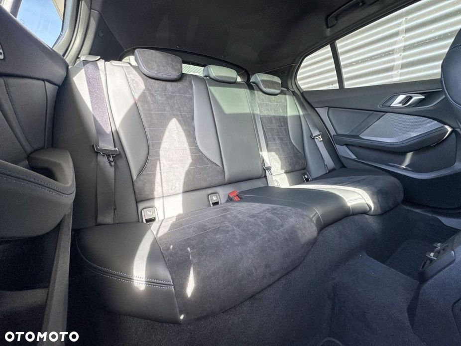 BMW Seria 1 120 mHEV - 18