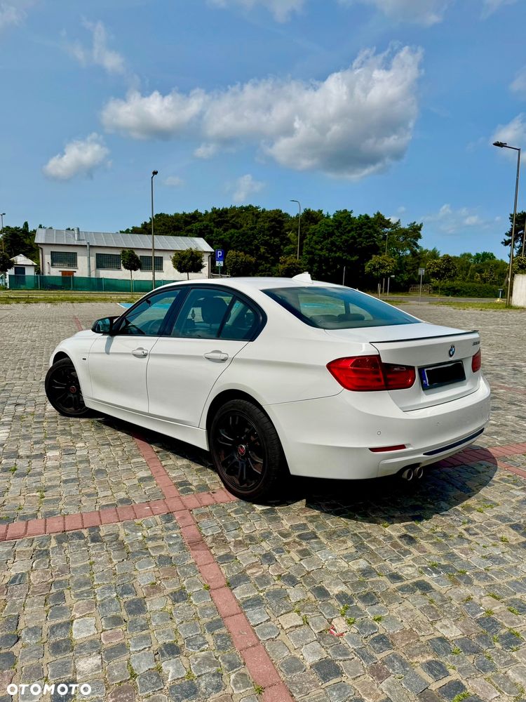 BMW Seria 3 330d Sport Line - 3