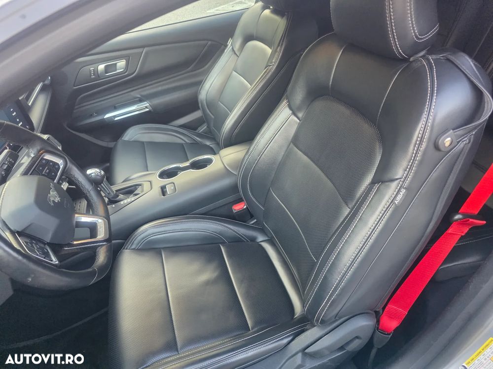 Ford Mustang - 30