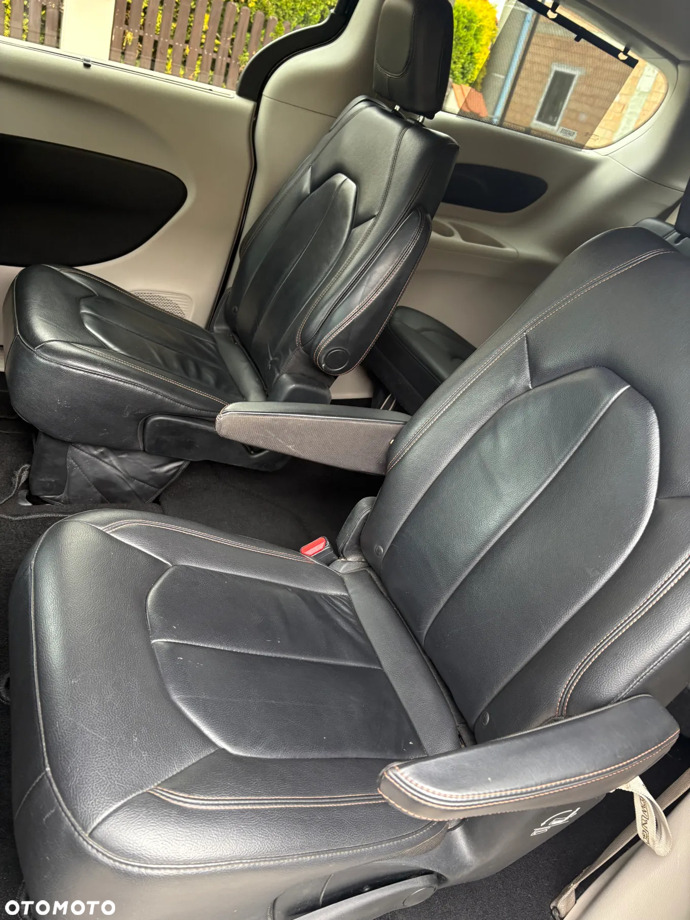 Chrysler Pacifica - 12