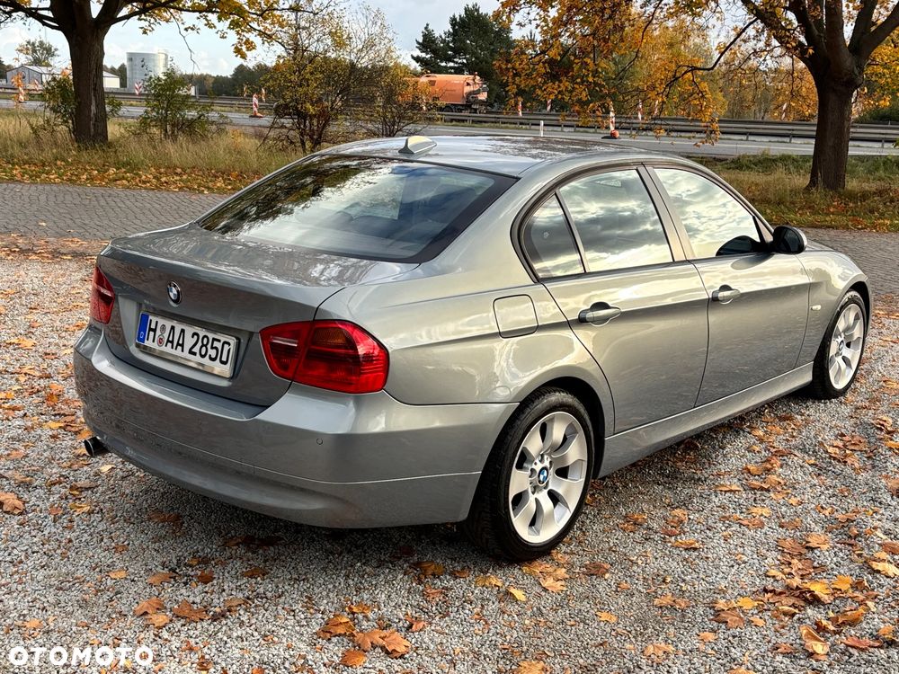 BMW Seria 3 320i - 26