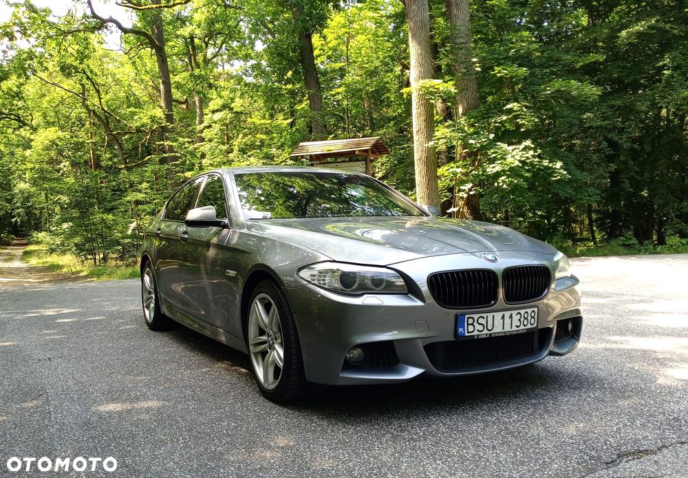 BMW Seria 5 550i xDrive Sport-Aut - 2