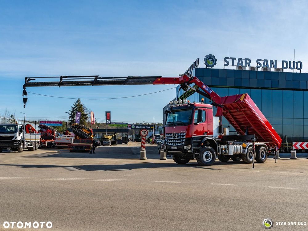 Mercedes-Benz AROCS 3345 6x6 HMF 3220 K hds Żuraw wywrotka - 9