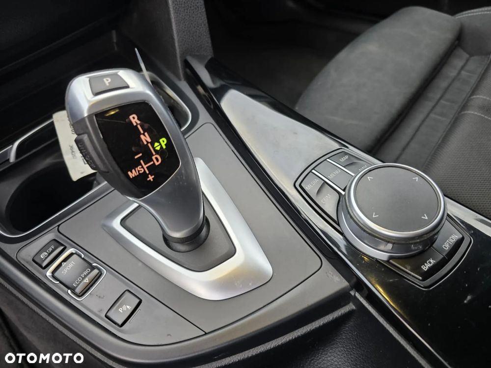 BMW Seria 3 318d Touring Advantage - 14