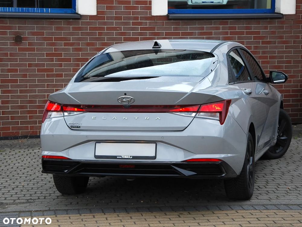 Hyundai Elantra 1.6 Smart CVT - 19