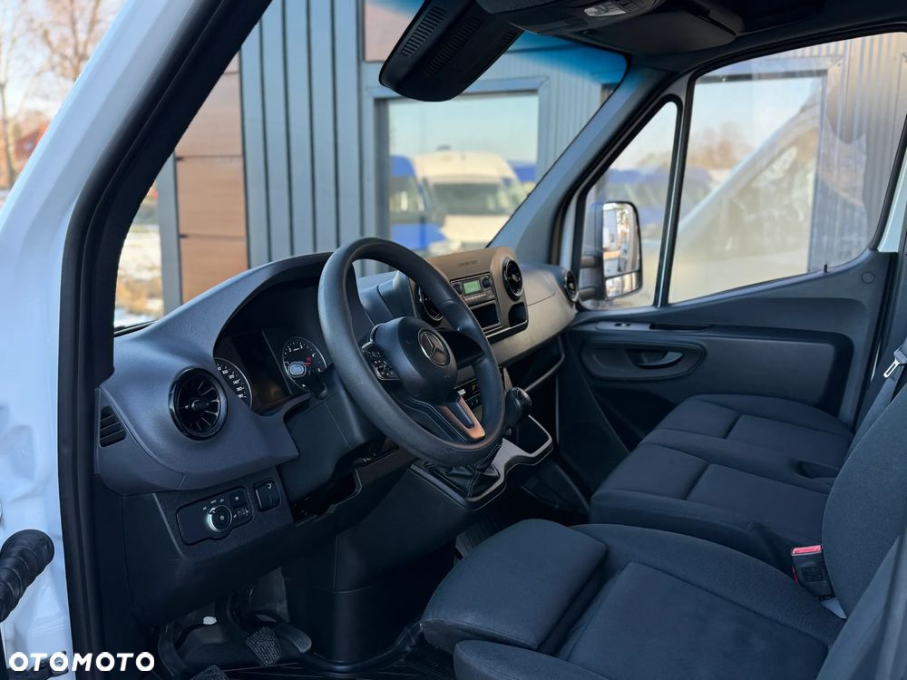 Mercedes-Benz Sprinter 514 CDI / 2.2 140KM / 2019 ROK / Kontener 4,2m + Winda Dhollandia 750KG / ZAREJESTROWANY W PL - 21