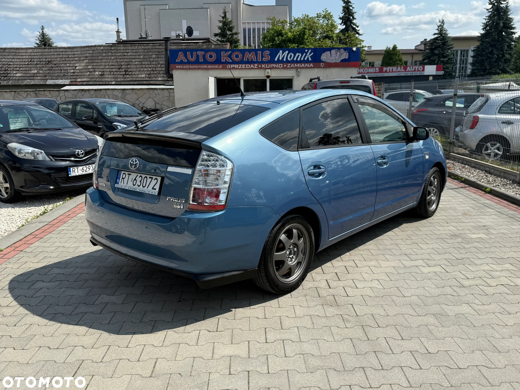 Toyota Prius (Hybrid) Executive - 16