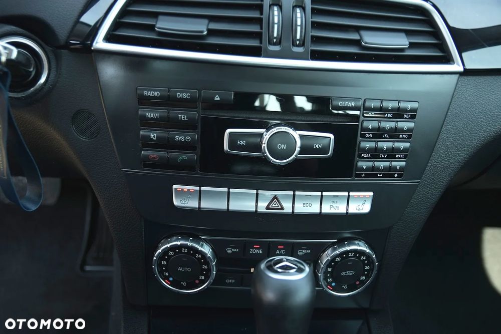 Mercedes-Benz Klasa C 180 CGI Automatik BlueEFFICIENCY Elegance - 31