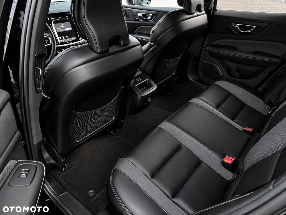 Volvo S60 B5 B R-Design - 12