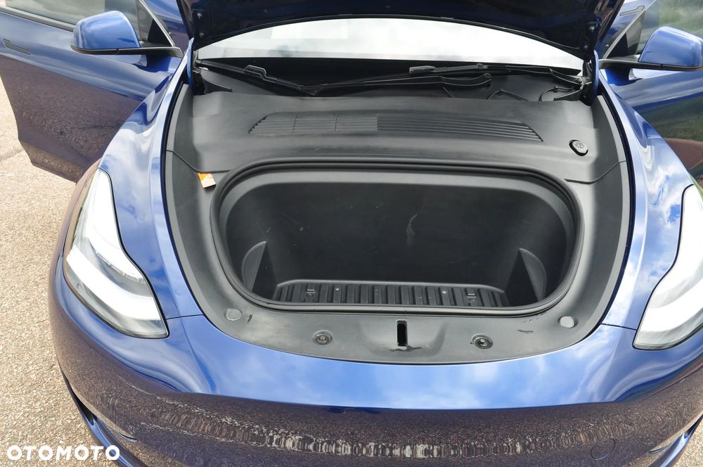 Tesla Model Y - 16