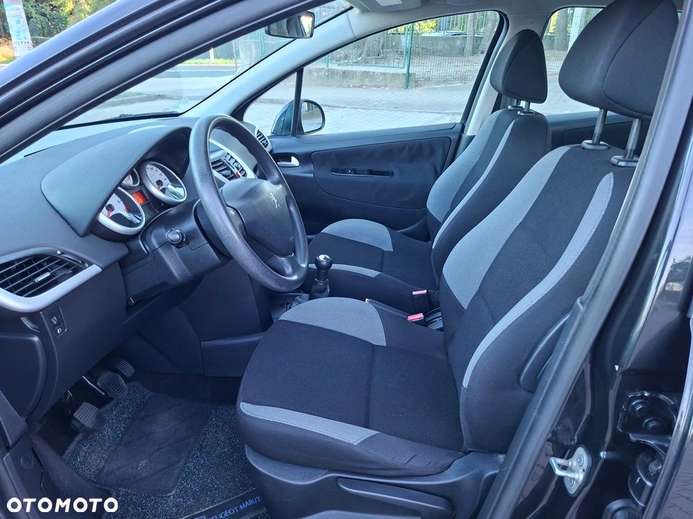 Peugeot 207 75 Filou - 11