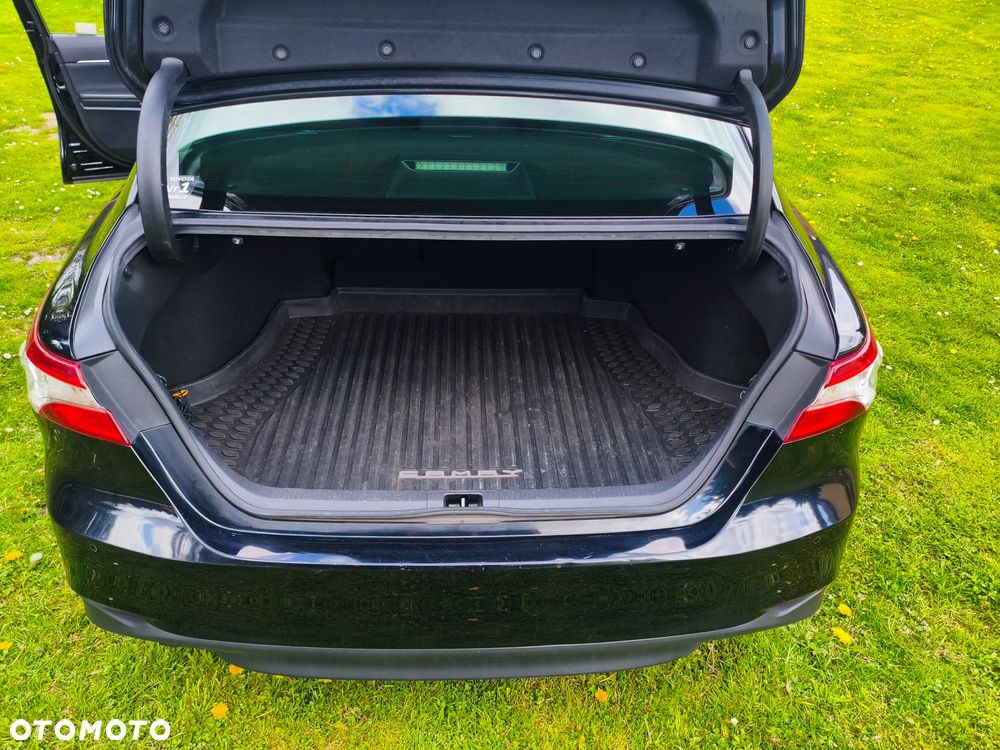 Toyota Camry 2.5 Hybrid Comfort CVT - 6