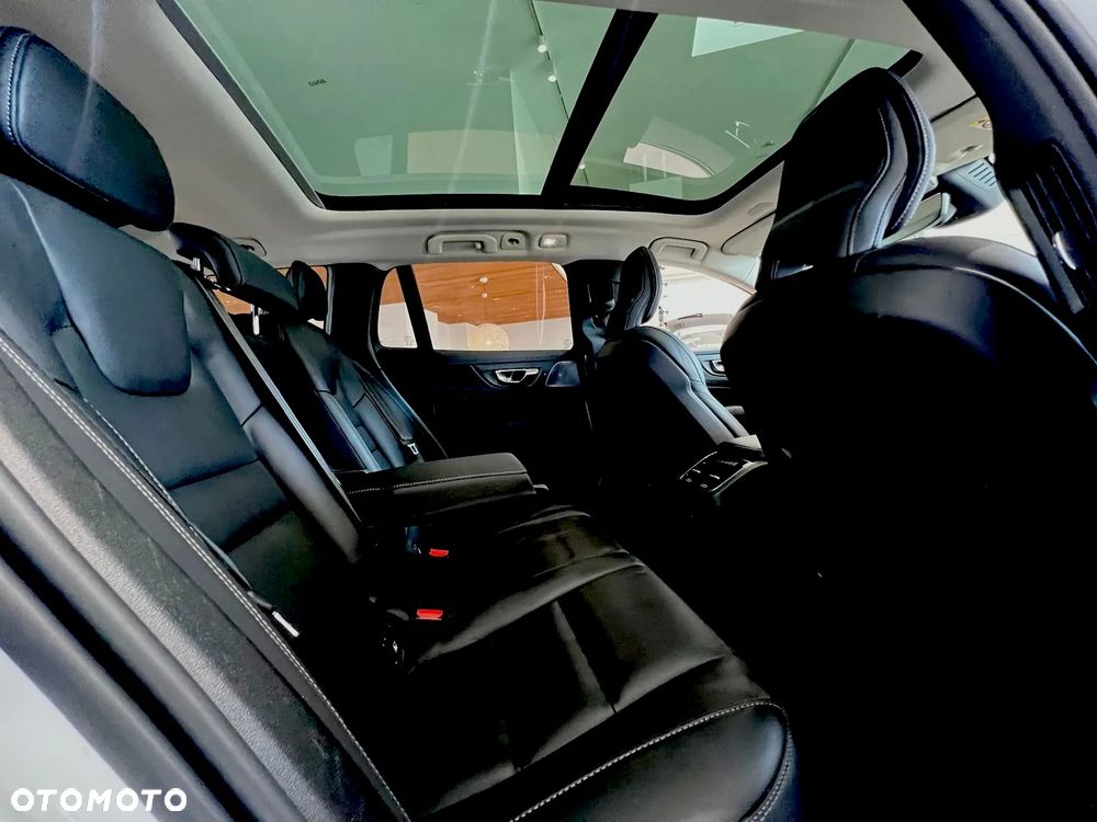 Volvo V60 B5 B AWD Ultimate Dark - 17