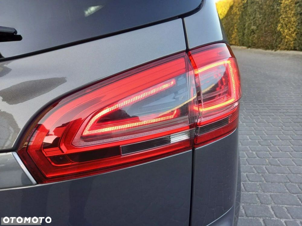 Ford S-Max - 12