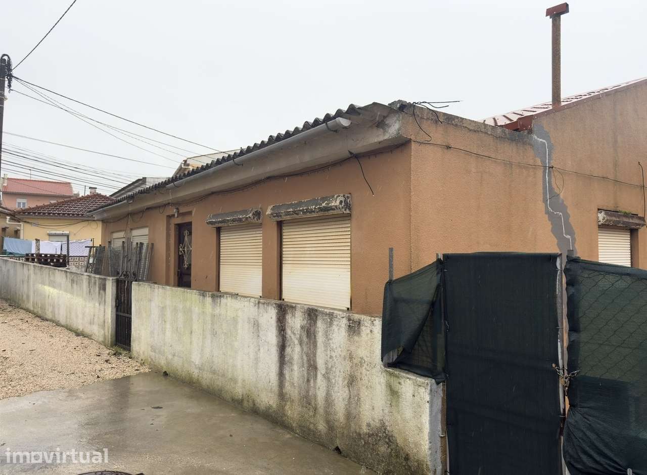 Moradia independente no Penedo para obras - Grande imagem: 2/2