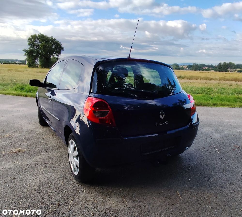 Renault Clio 1.2 16V Emotion - 5