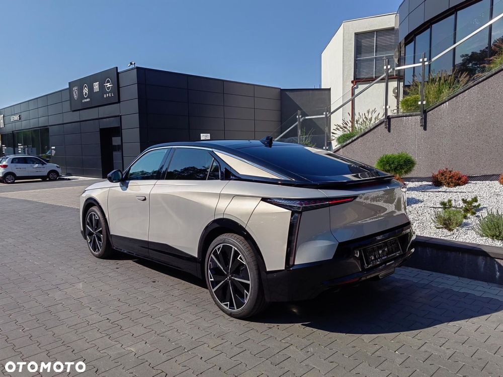 DS Automobiles N°8 - 8