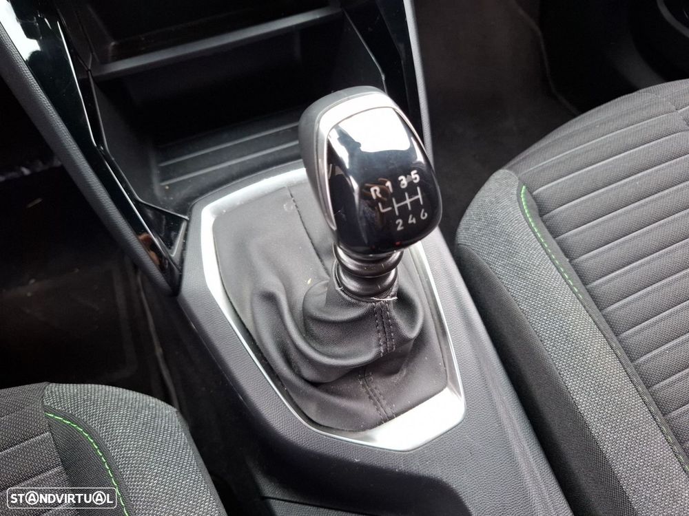 Peugeot 2008 1.2 PureTech Active - 19