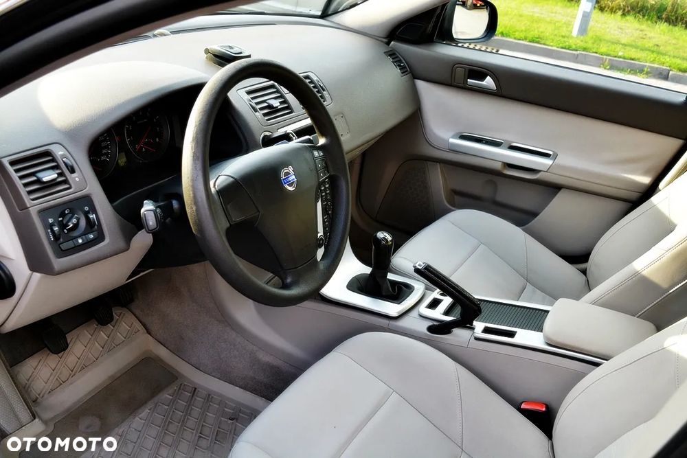 Volvo S40 1.6 - 17