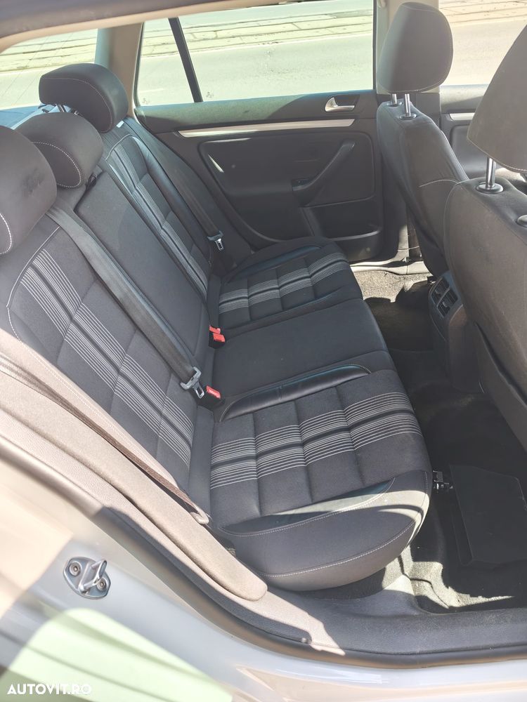 Volkswagen Golf - 6