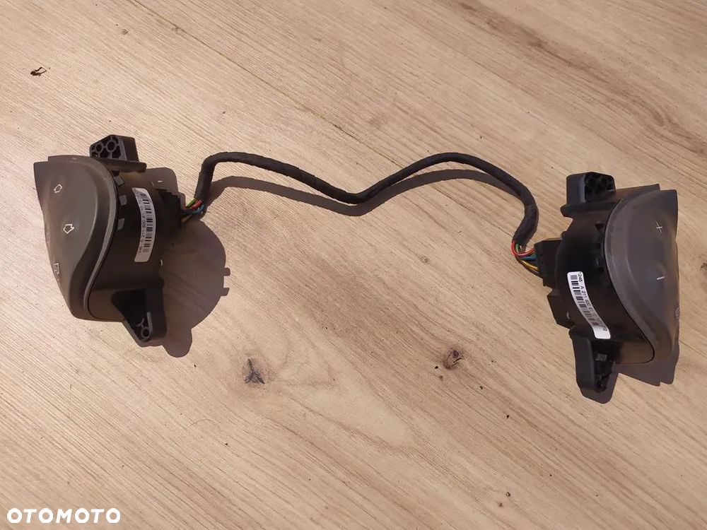 MERCEDES W211 MULTIFUNKCJA PRZYCISK KIEROWNICY SZARY A2118206110 - 1