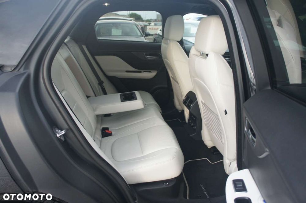 Jaguar F-Pace - 19