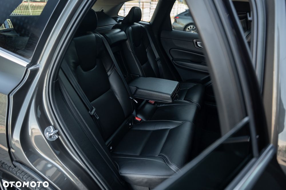Volvo XC 60 B4 D AWD Geartronic Inscription - 36
