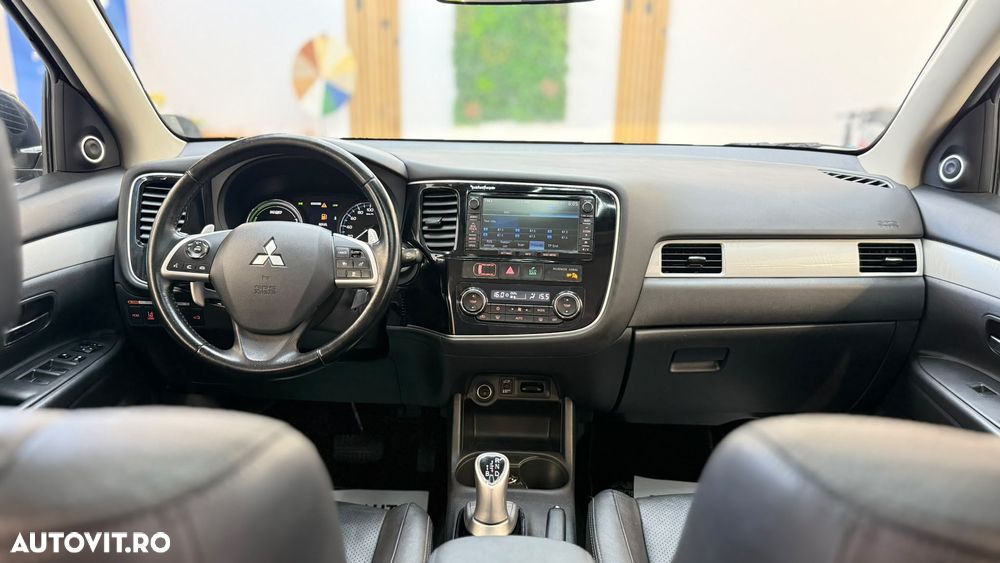 Mitsubishi Outlander - 24