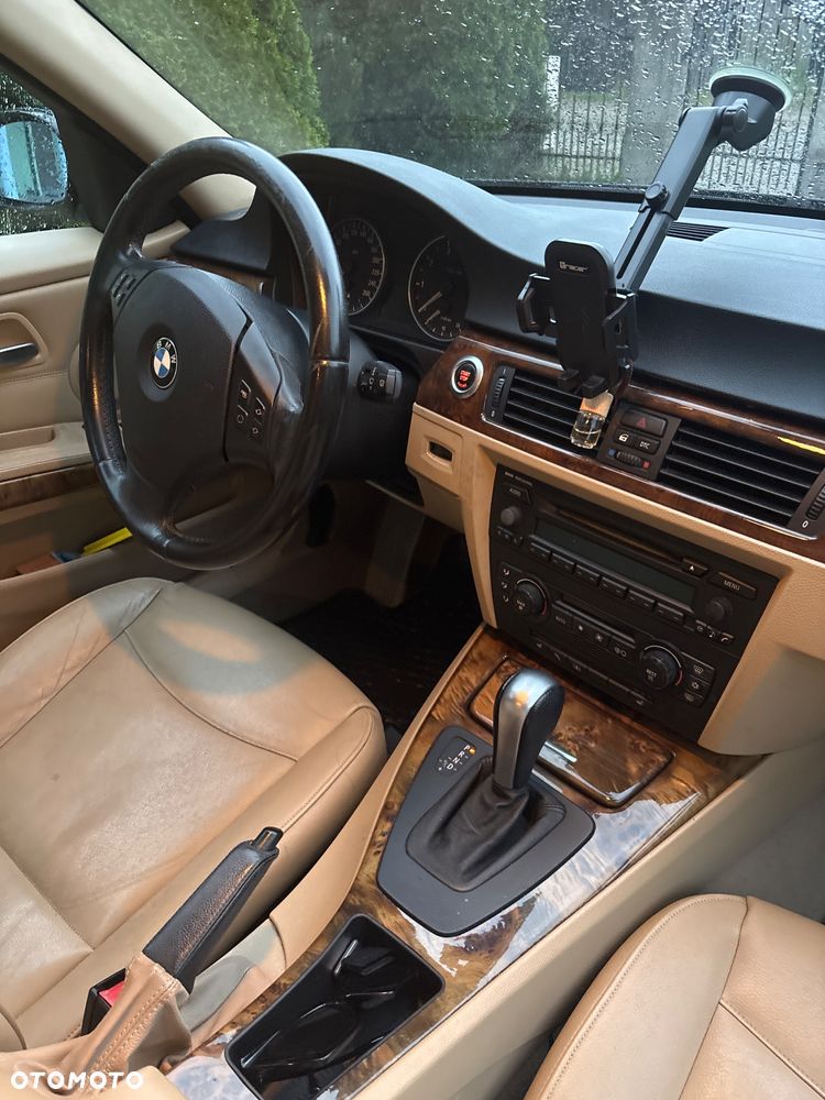 BMW Seria 3 320i - 11