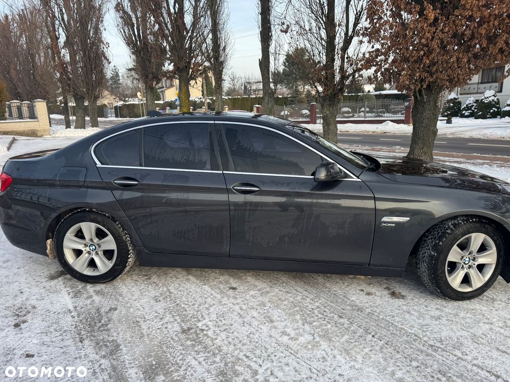BMW Seria 5 528i xDrive - 9