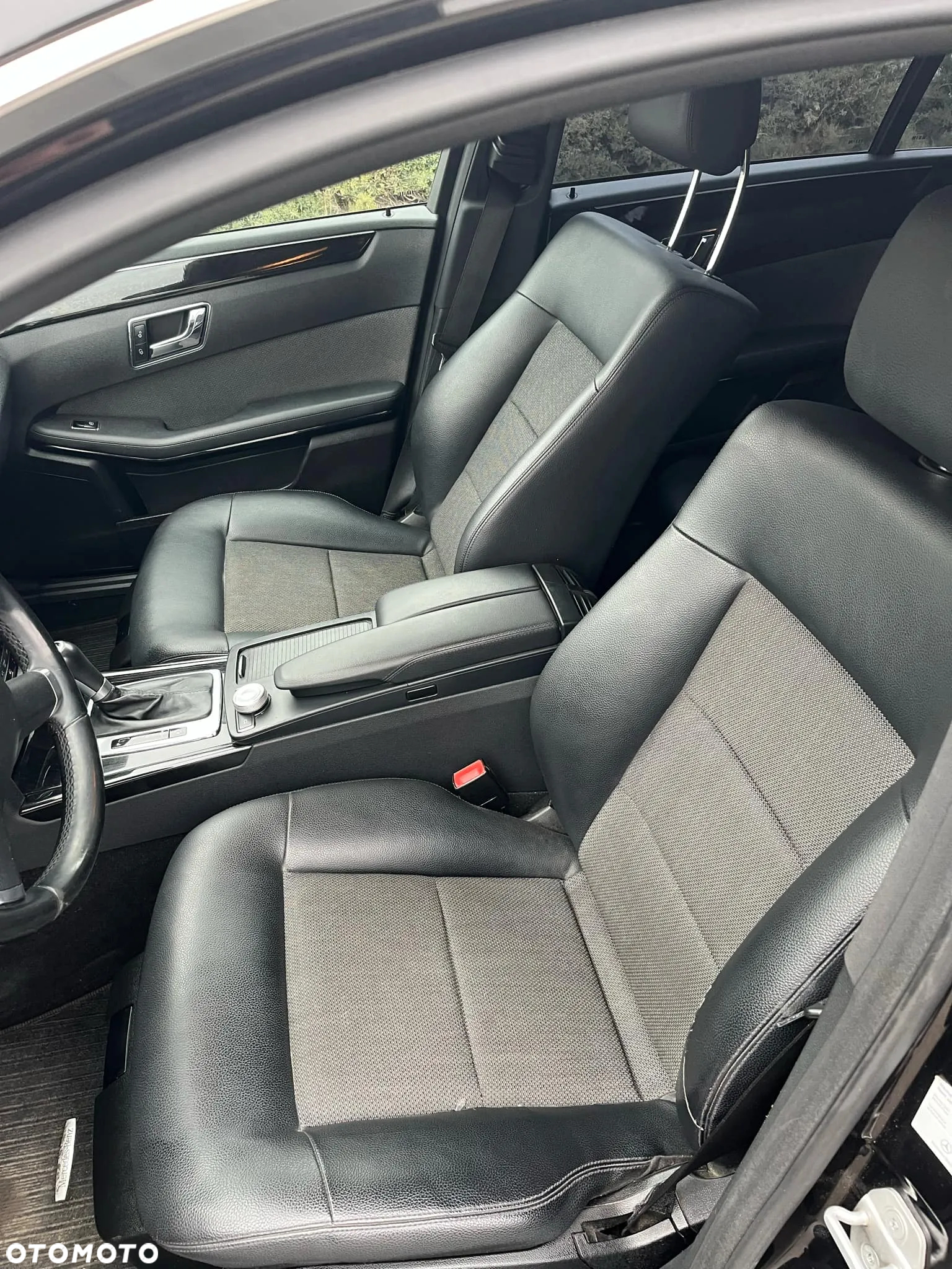 Mercedes-Benz Klasa E 220 T CDI DPF BlueEFFICIENCY Automatik Avantgarde - 28