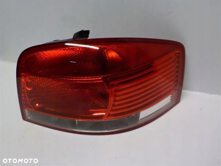 AUDI A3 II 8P 3D LAMPA PRAWA TYŁ TYLNA - 1
