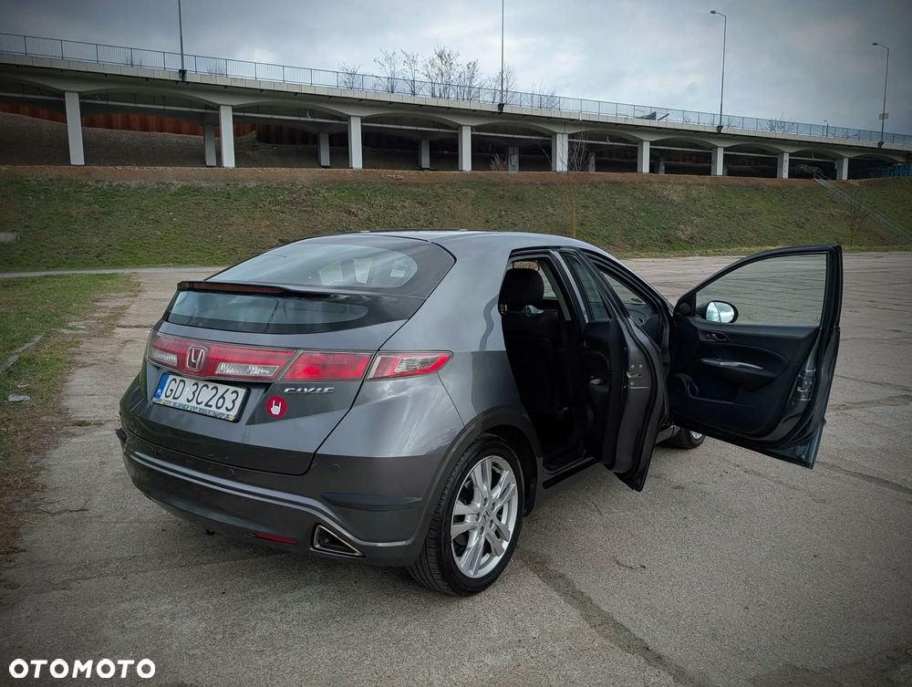 Honda Civic 1.8 Executive - 12