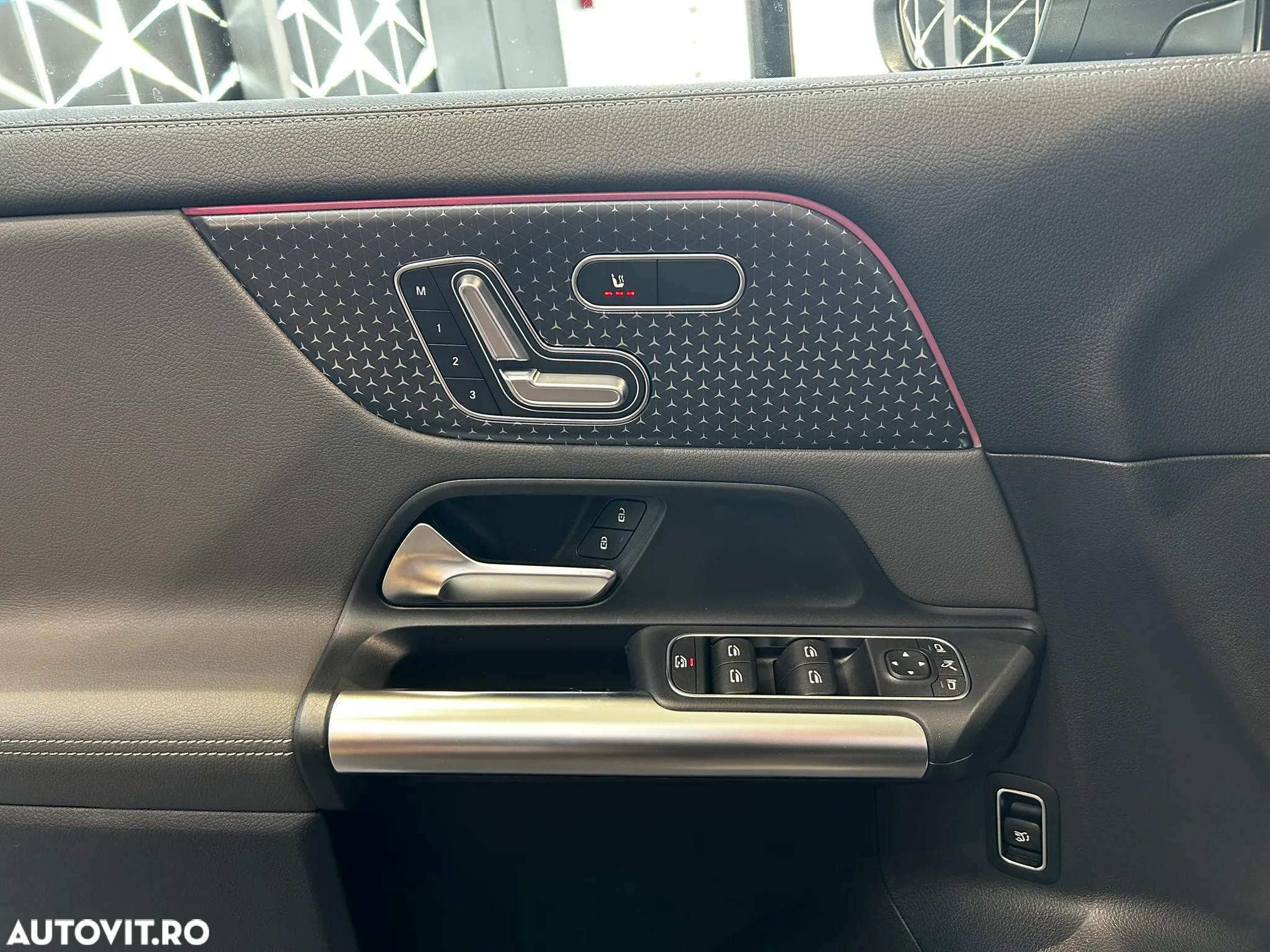 Mercedes-Benz EQA 300 4MATIC - 10