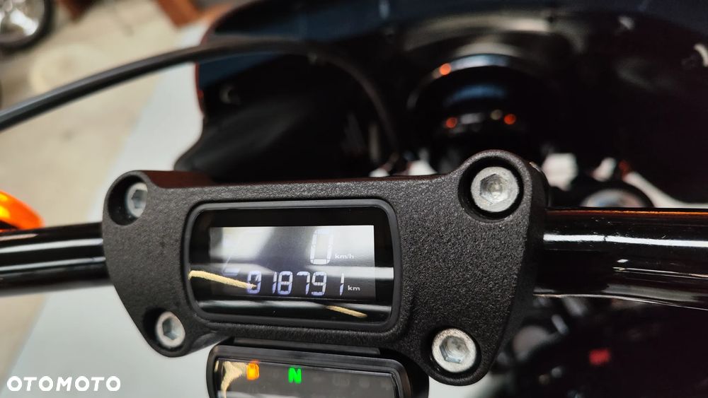 Harley-Davidson Softail Street Bob - 24