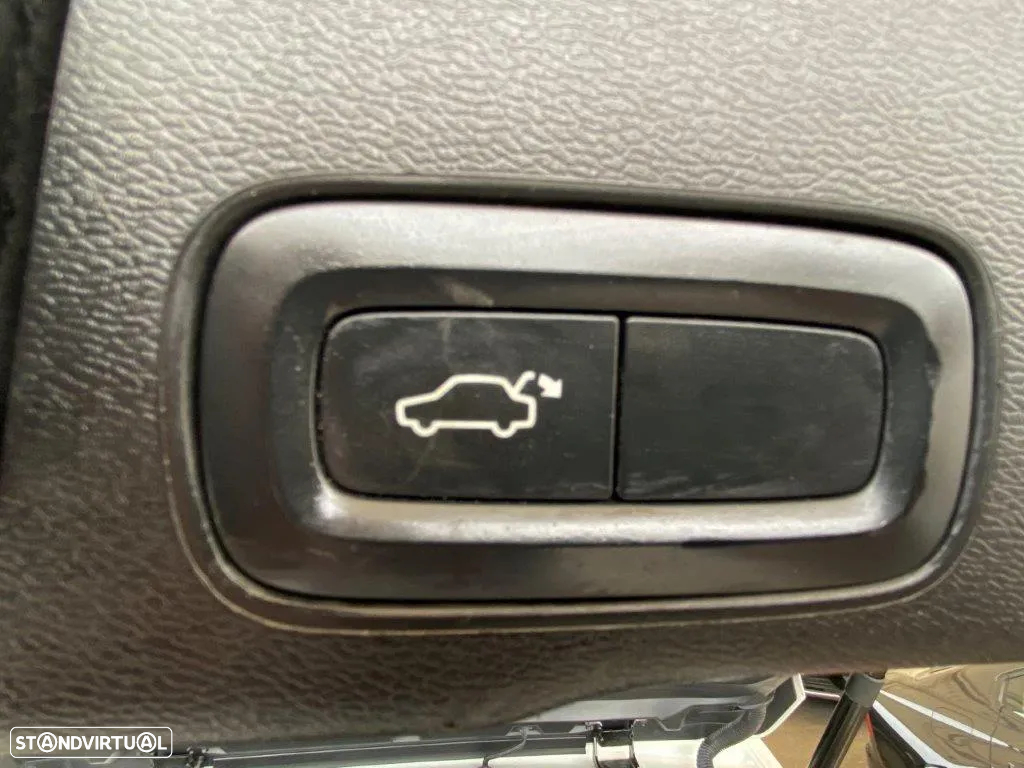 Volvo XC 60 2.0 T8 PHEV Momentum Plus AWD - 12
